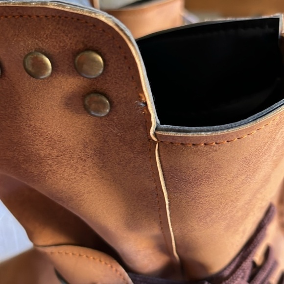 No Brand tan boots with ties on each side. Zipper in back. Size 7. New - Picture 8 of 8